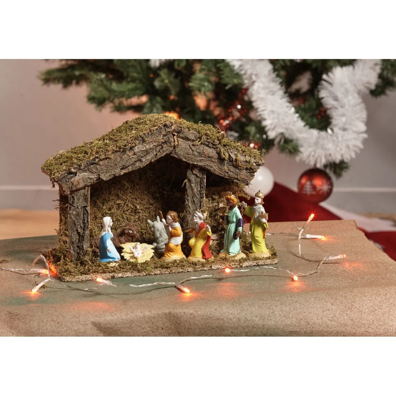 Crèche de Noël et 9 santons