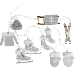Décoration de Noël à suspendre forme traineau et vêtements en bois x6