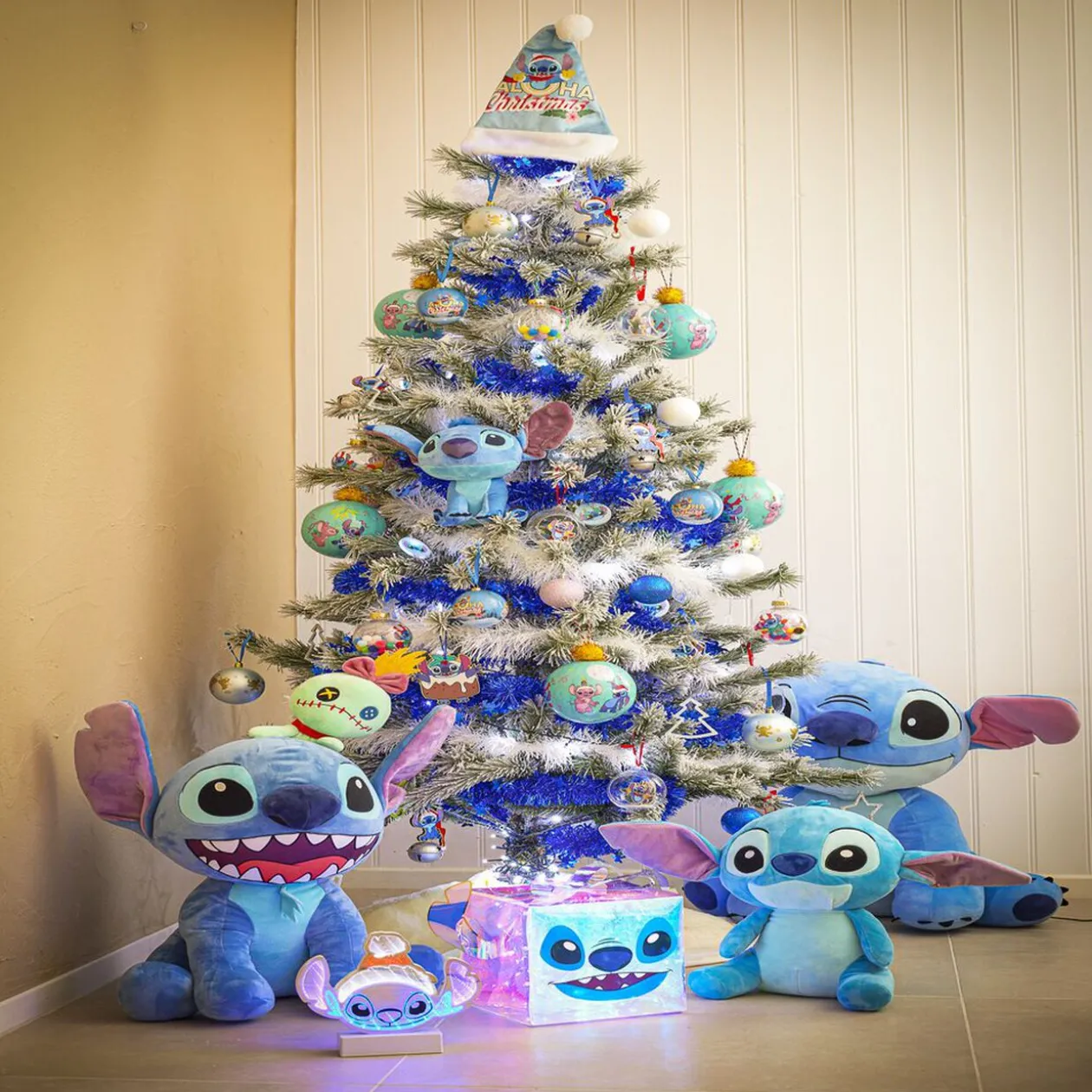 Décoration Disney Stitch en bois à suspendre H15cm
