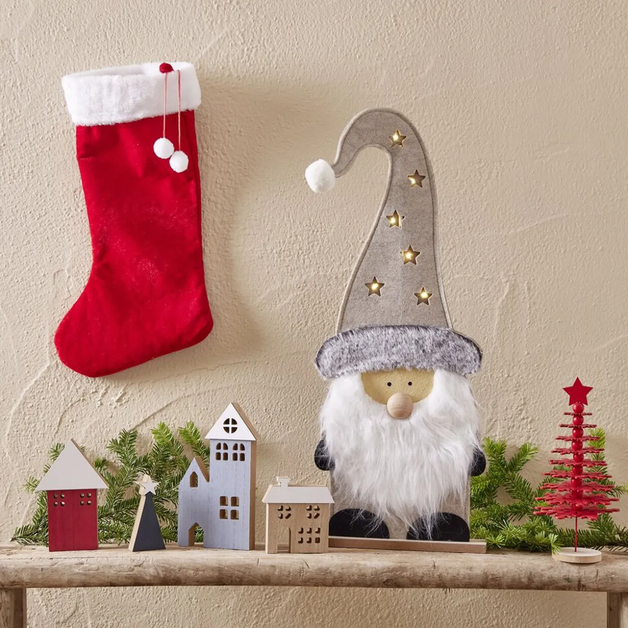 Décoration Noël sapin à poser rouge sur socle bois Ø10xH25cm