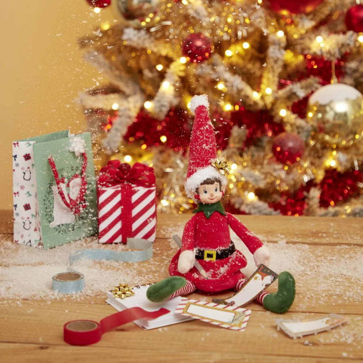 Etiquette cadeau autocollante Noël motif biscuit pain d'épices 4x8cm x10