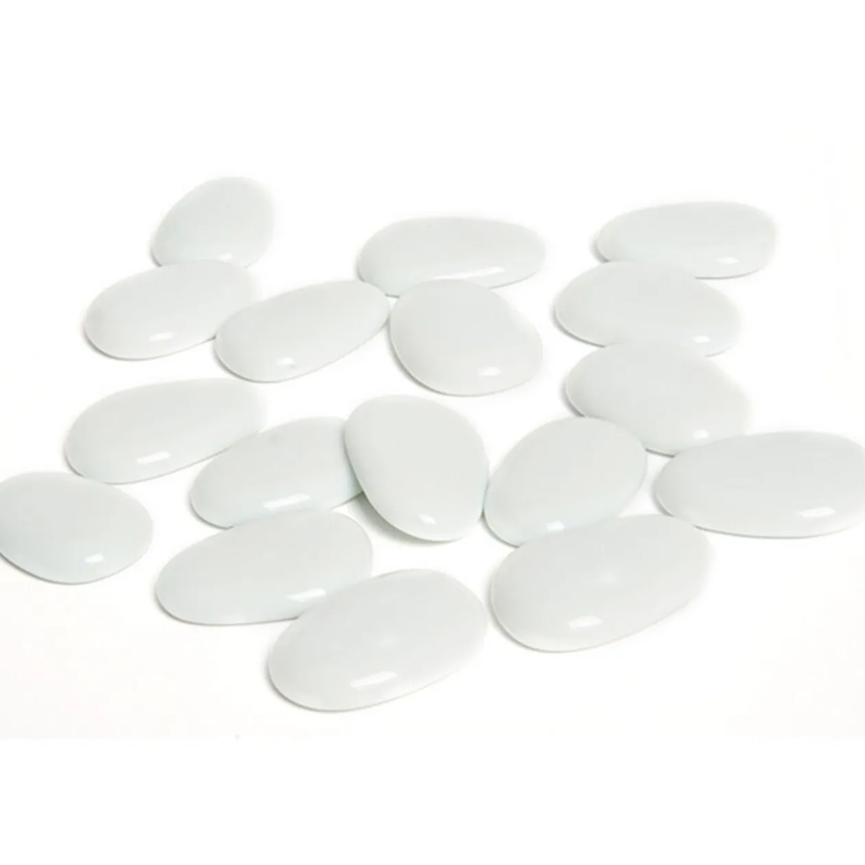 Galets décoratifs blancs