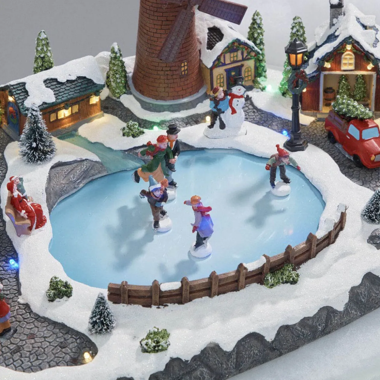 Petit village animé patinoire Noël
